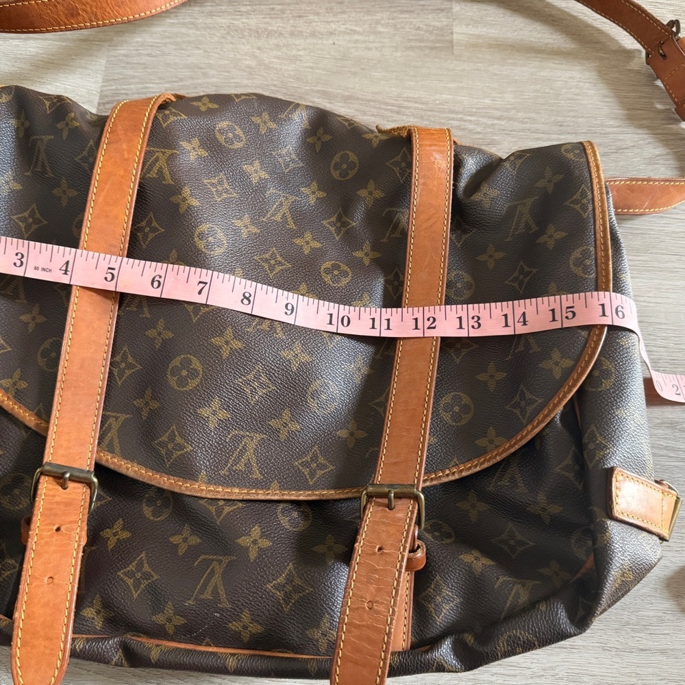 Louis Vuitton Monogram Saumur 43 Canvas Messenger Bag with Tan Leather Trim - Picture 14 of 16